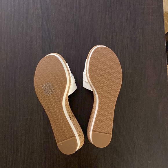 Michael Kors - Picture 2 of 2